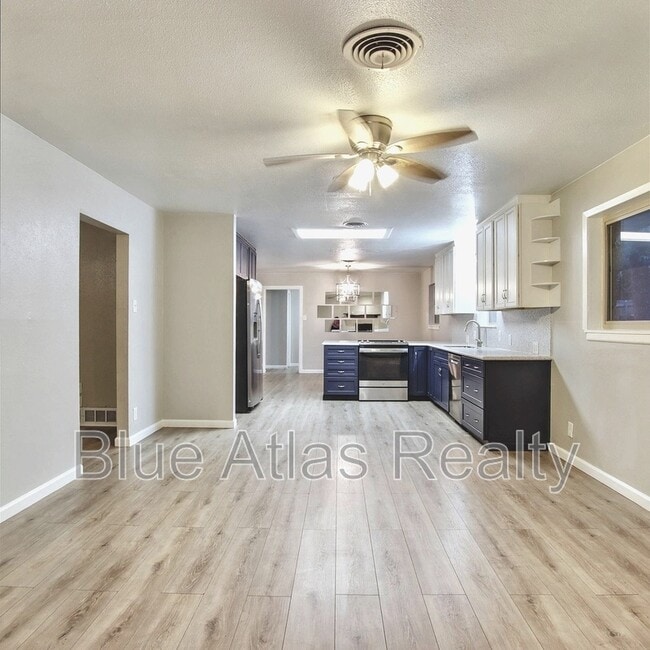Foto del edificio - 608 W Pleasantview Dr