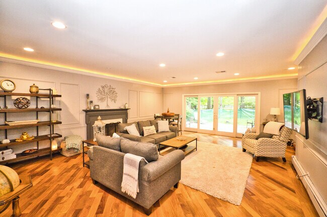 Foto del edificio - 565 Juneberry Rd