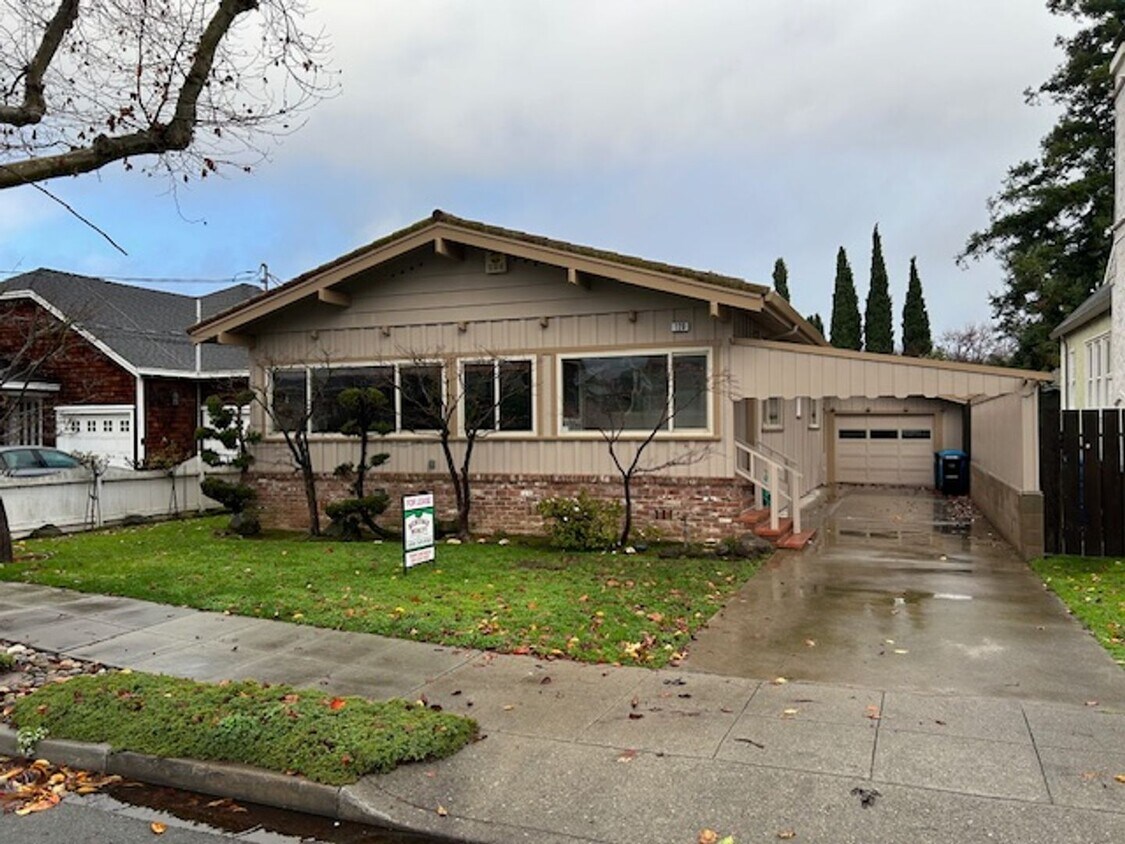 Primary Photo - Wonderful Family Home! 120 Bancroft Road