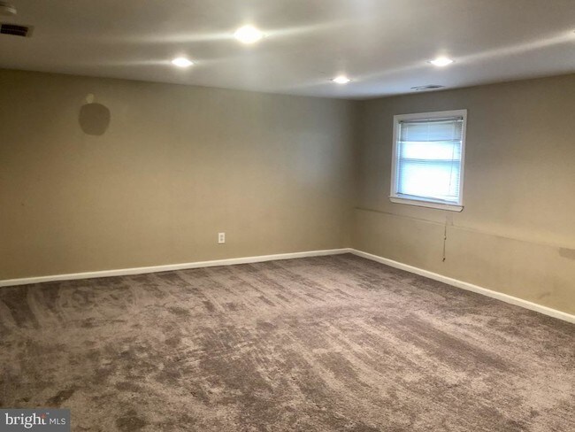 Building Photo - 603 Bickmore Dr