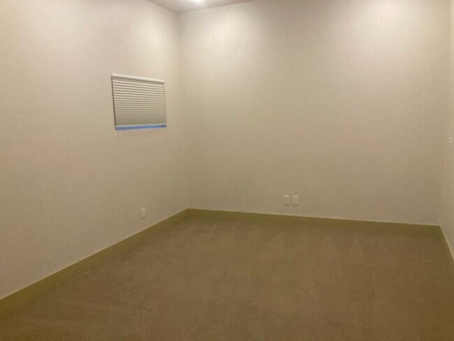 Building Photo - Luxury Penthouse Condo in the Heart of Dow...