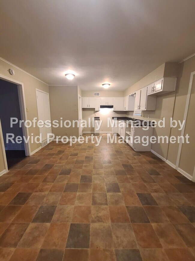 Building Photo - Newly Renovated (2023) home in Frayser!