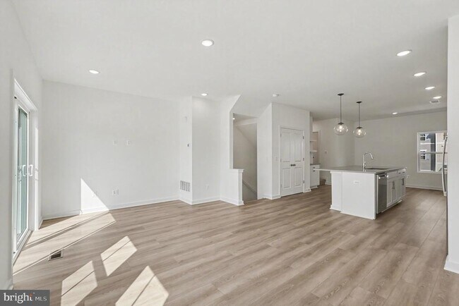 Building Photo - 36110 Wilderness Shores Way