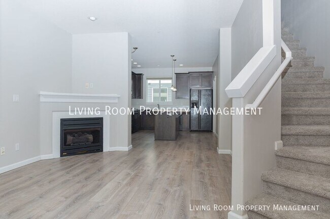 Building Photo - Modern Townhome with an Attached Garage & ...