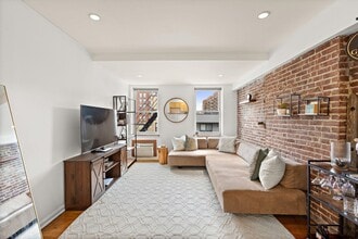 Building Photo - 1315 Washington St