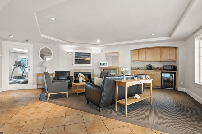 Community Clubhouse - Crossroads at Meridian Apartments