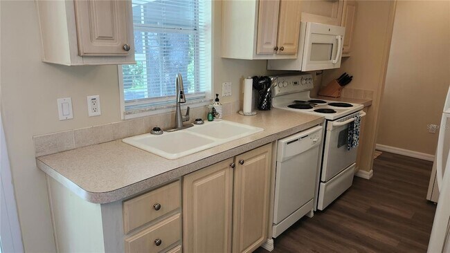 Building Photo - 3308 Anastasia Pl