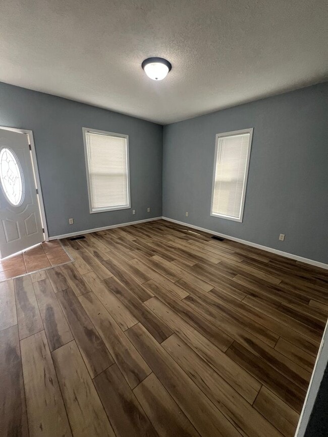 Foto del edificio - Newly renovated! 2 BEDROOM, OFFICE SPACE, LAUNDRY ROOM!