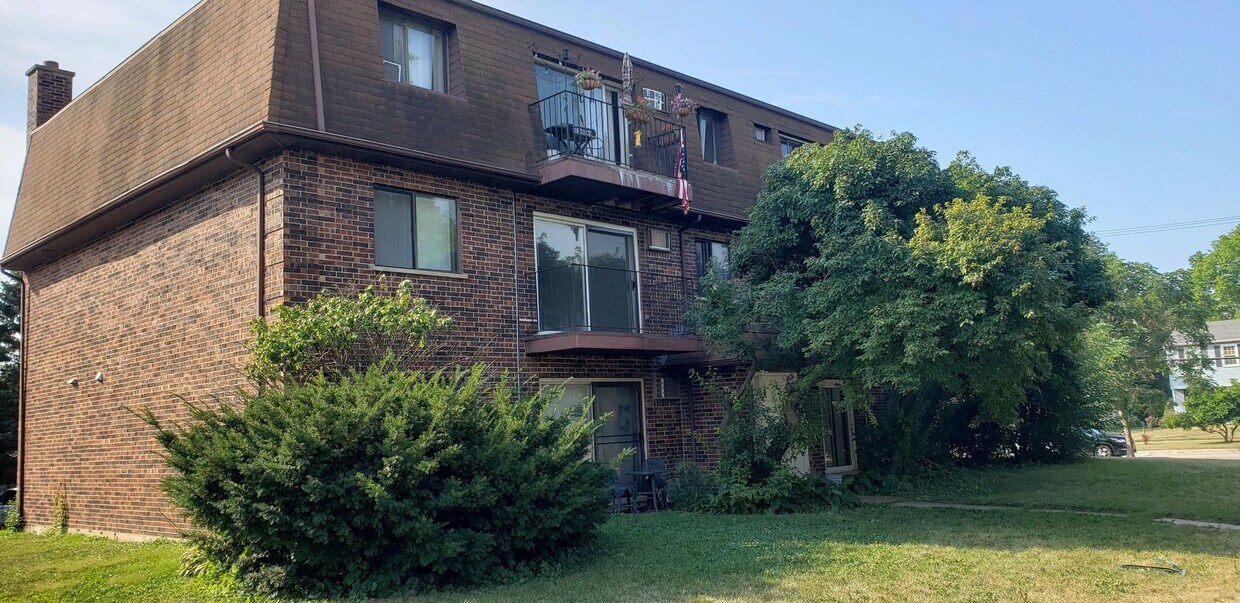 Primary Photo - 1228 Whispering Hills Ct