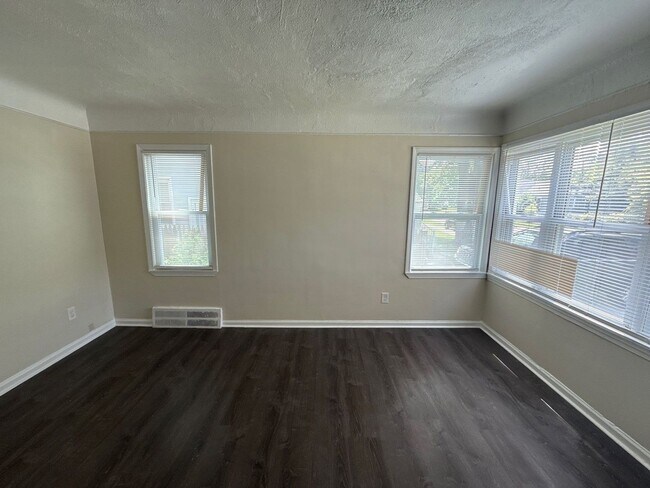 Foto del edificio - Fully Renovated 3-Bedroom Home  Move-In Re...