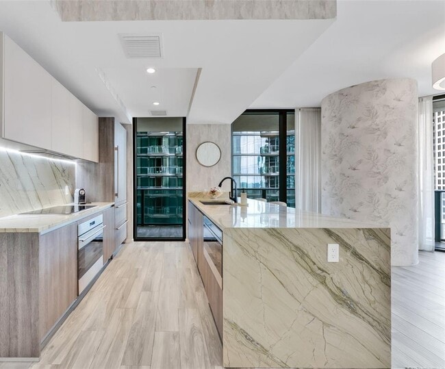 Building Photo - 801 S Miami Ave