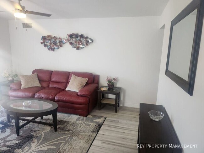 Foto del edificio - 1405 E Vegas Valley Dr