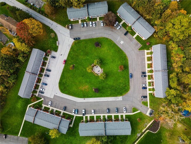Foto del edificio - 27 Orchard Hill Cir
