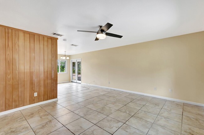Foto del edificio - 413 SW Kentwood Rd