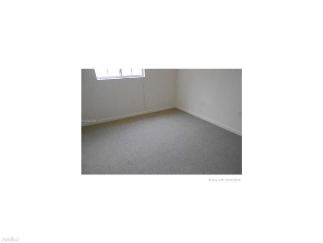 Foto del edificio - 21201 NW 14th Pl