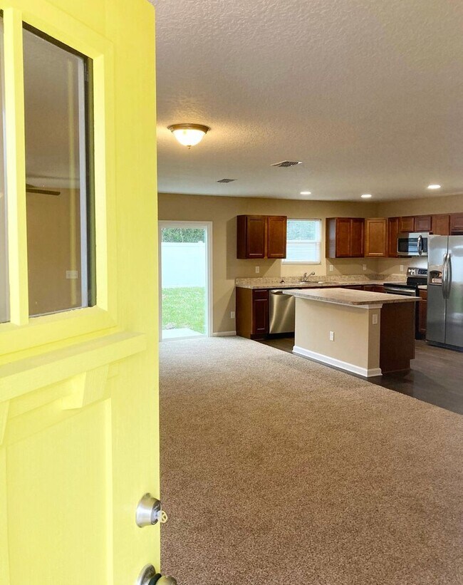 Foto del edificio - Roomy 3BR Home in NW Jacksonville – 2.5 Ba...