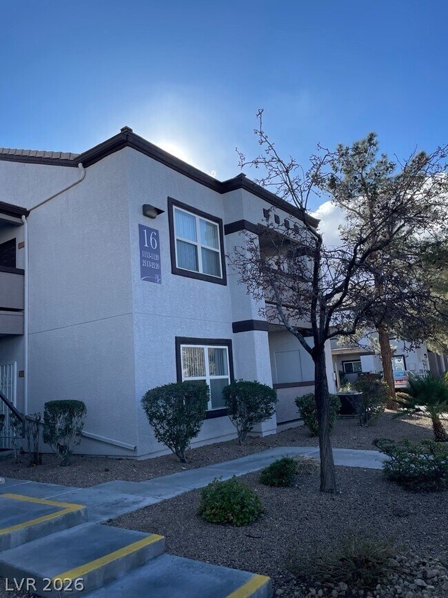 Foto del edificio - 7255 W Sunset Rd