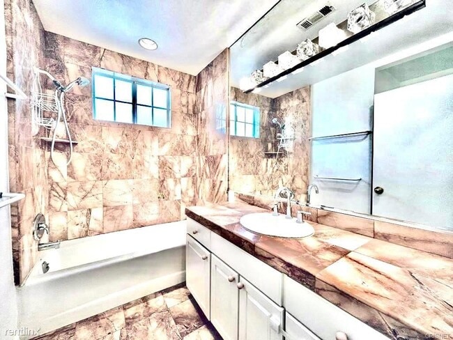 Building Photo - 4 br, 2.5 bath House - 12811 Cumpston St