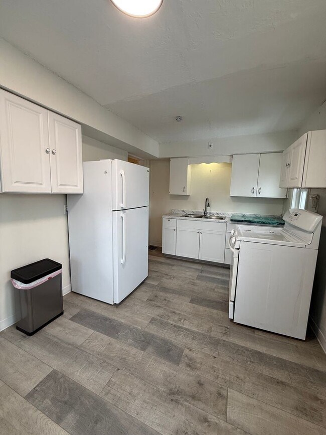 Foto del edificio - 2405 Jenny Lind St