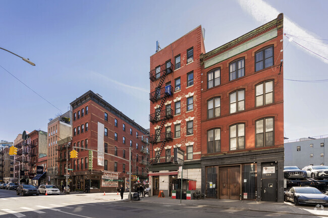 Building Photo - 385 Broome St