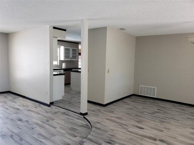 Building Photo - 8753 Pine Barrens Dr