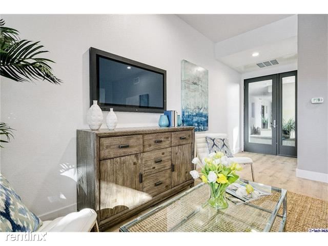 Building Photo - 239 S Marengo Ave