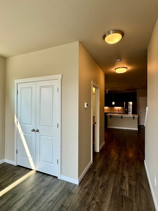 Foto del edificio - Beautiful 4 bedroom in desirable Manette n...