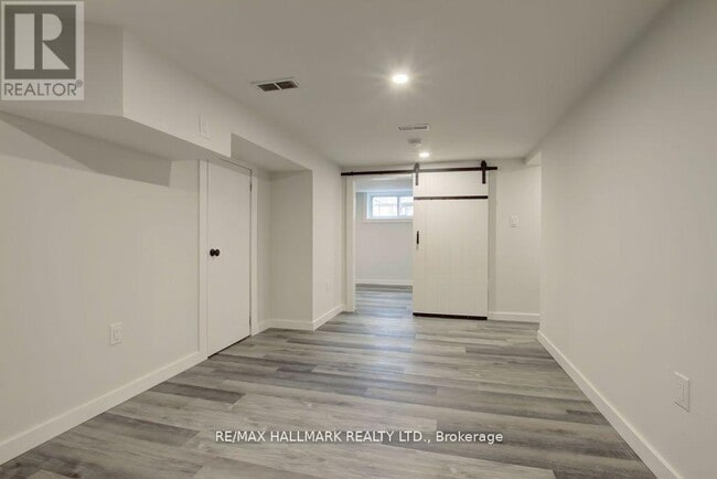 Building Photo - 51 Stamford Square S