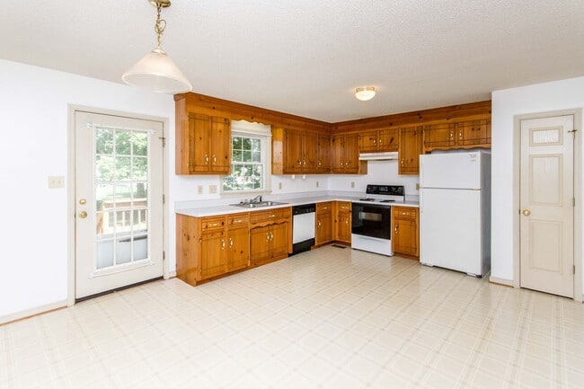 Foto del edificio - Charming 3BR/2BA One-Level Home with Vaulted Ceilings — Minutes to Fort Gregg-Adams — $1,795/mo!