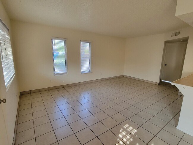 Building Photo - 323 E Purdue Ave