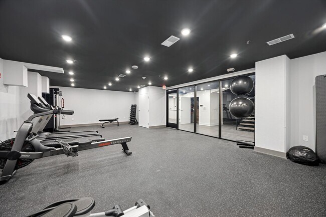 Foto del edificio - 6910 Ridge Ave