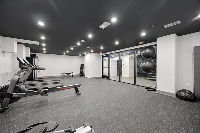 Building Photo - 6910 Ridge Ave