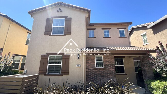 Building Photo - Updated 3bd/2.5ba Roseville Home with 2 Ca...
