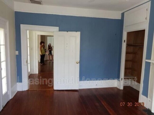 Building Photo - 208 Calhoun St