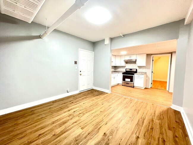 Building Photo - 1564 Commonwealth Ave