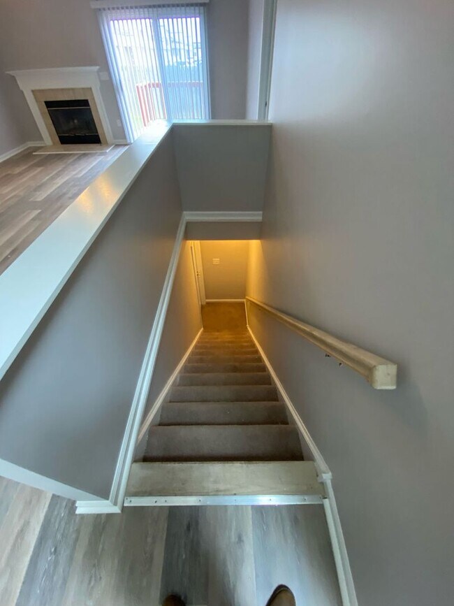 Foto del edificio - Luxury 2 Bedroom / 2 Full Bath Condo Ranch...