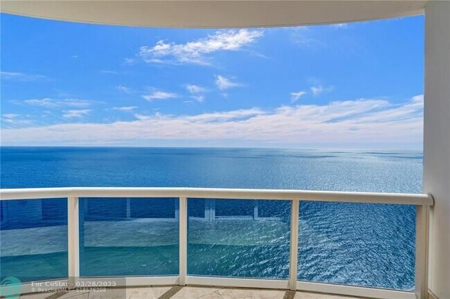 Foto del edificio - 18201 Collins Ave