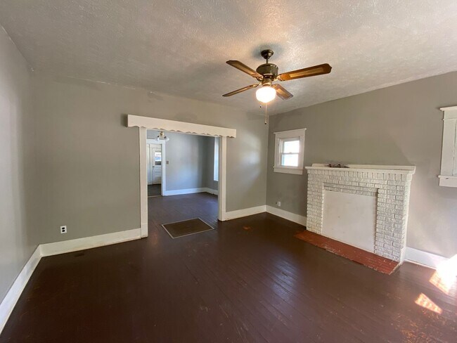 Foto del edificio - 2 Bed 1 Bath Close to Downtown BG