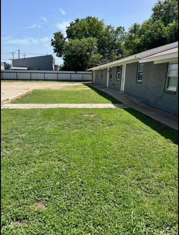 Primary Photo - 1015 N 14th St