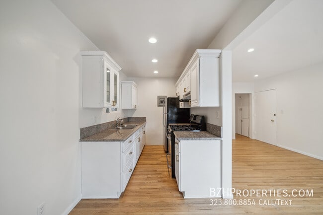 Building Photo - 710 Westmount Dr