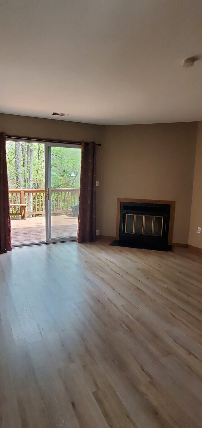 Foto del edificio - 344 Crewe Ct