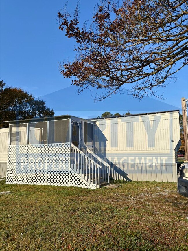 Building Photo - Single-level two bedroom in Old Fort