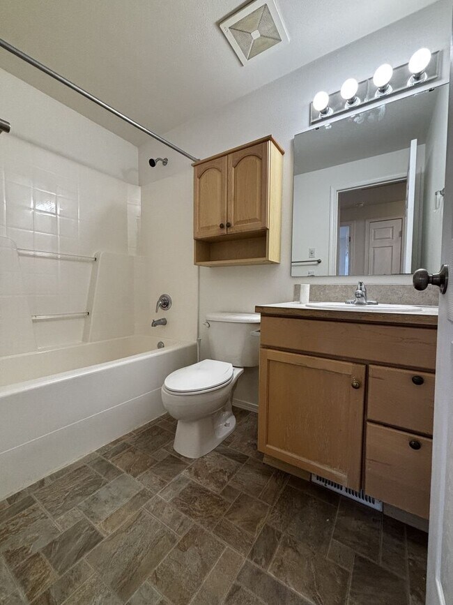 Foto del edificio - 5614 103rd St NE