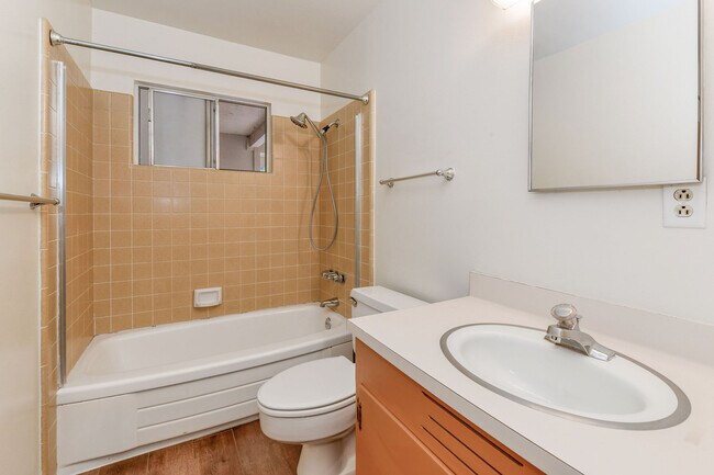 Building Photo - 8534 Garden Ln