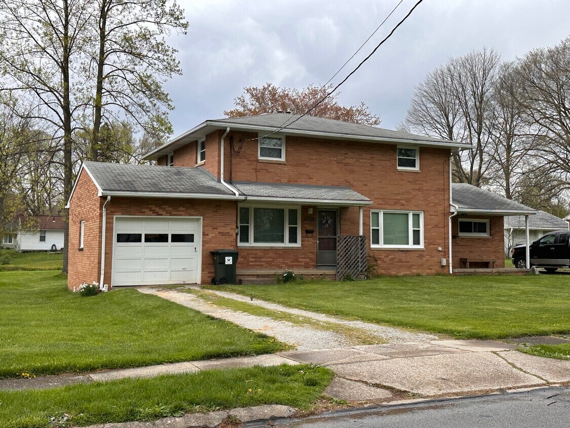 Primary Photo - 302 Simcox St