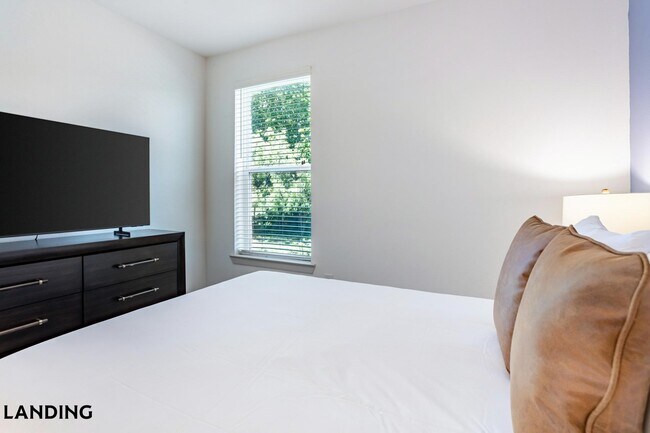 Foto del edificio - 8110 Blue Goose Rd