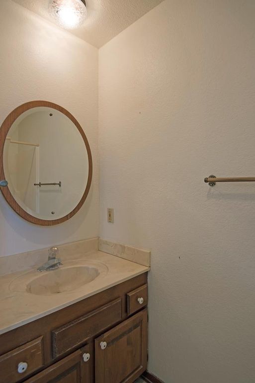 Foto del edificio - 1211 Barbara Ann St