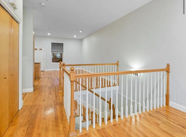 Foto del edificio - 873 Harrison Ave