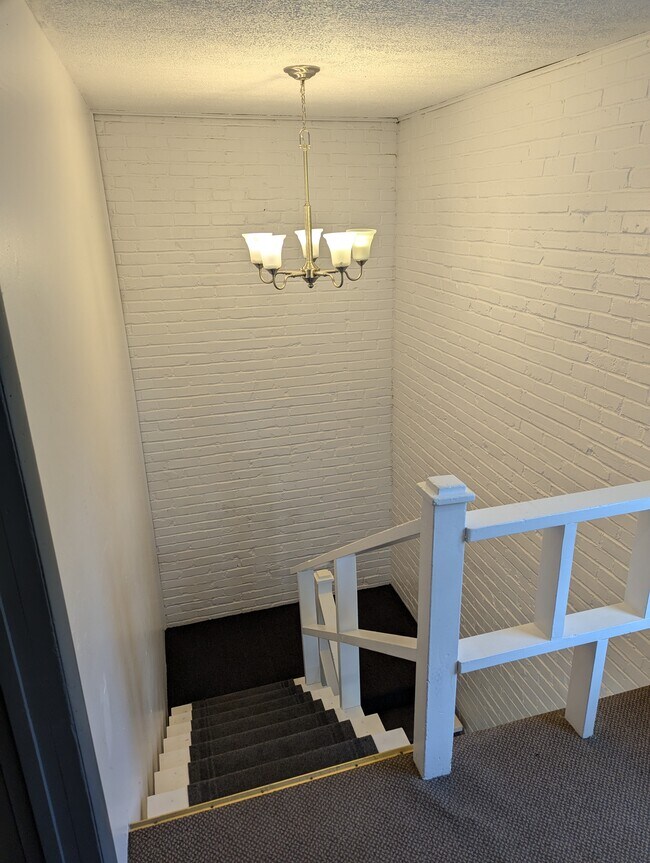 Hueco de escalera - 250 Locust St