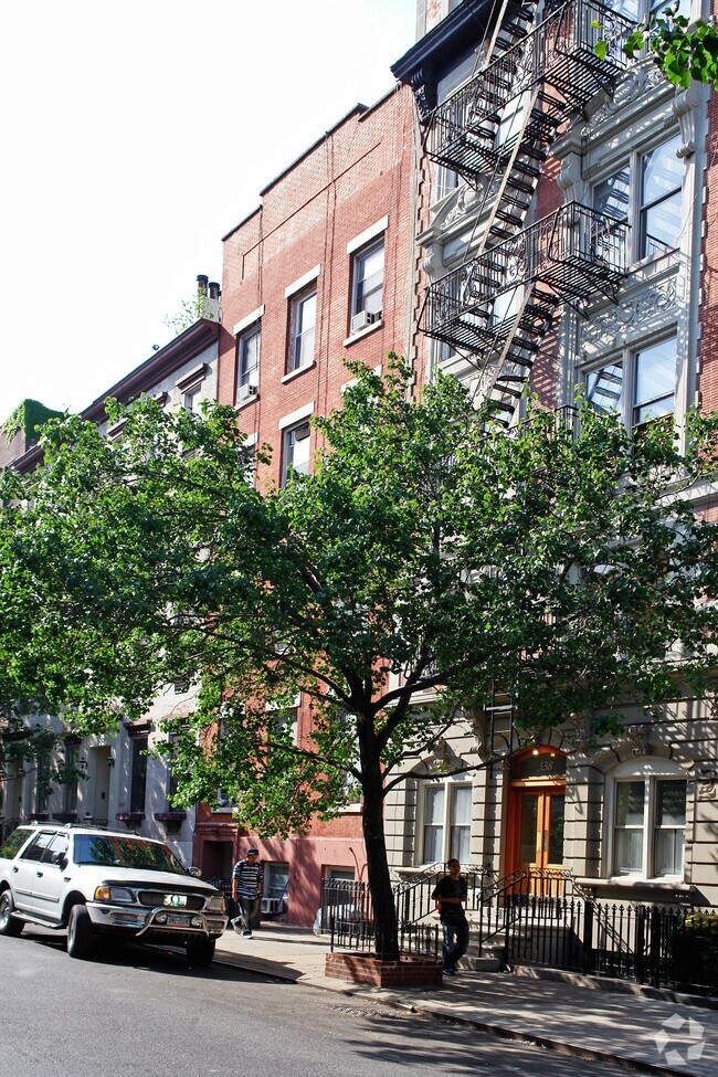 Building Photo - 336 W 19th St